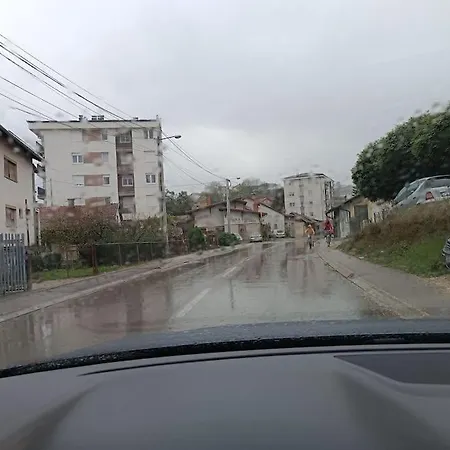 D ,sa Garazom